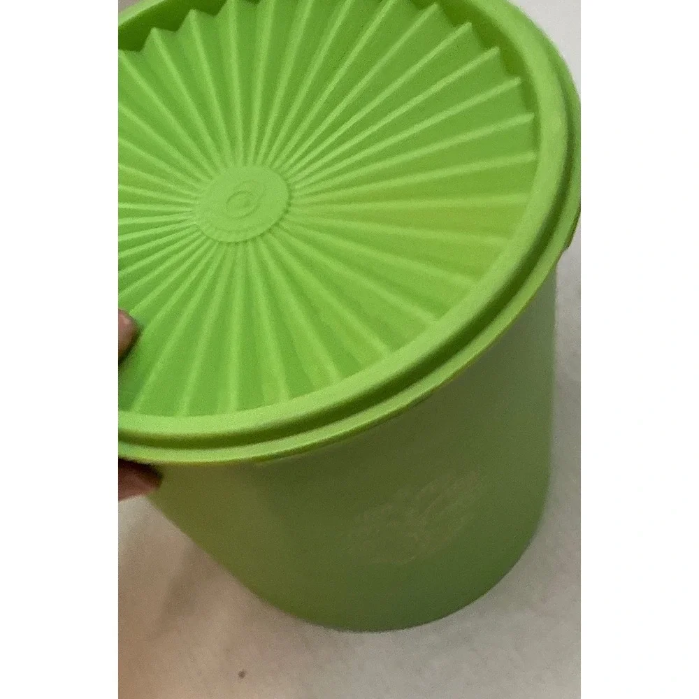 Tupperware preowned these